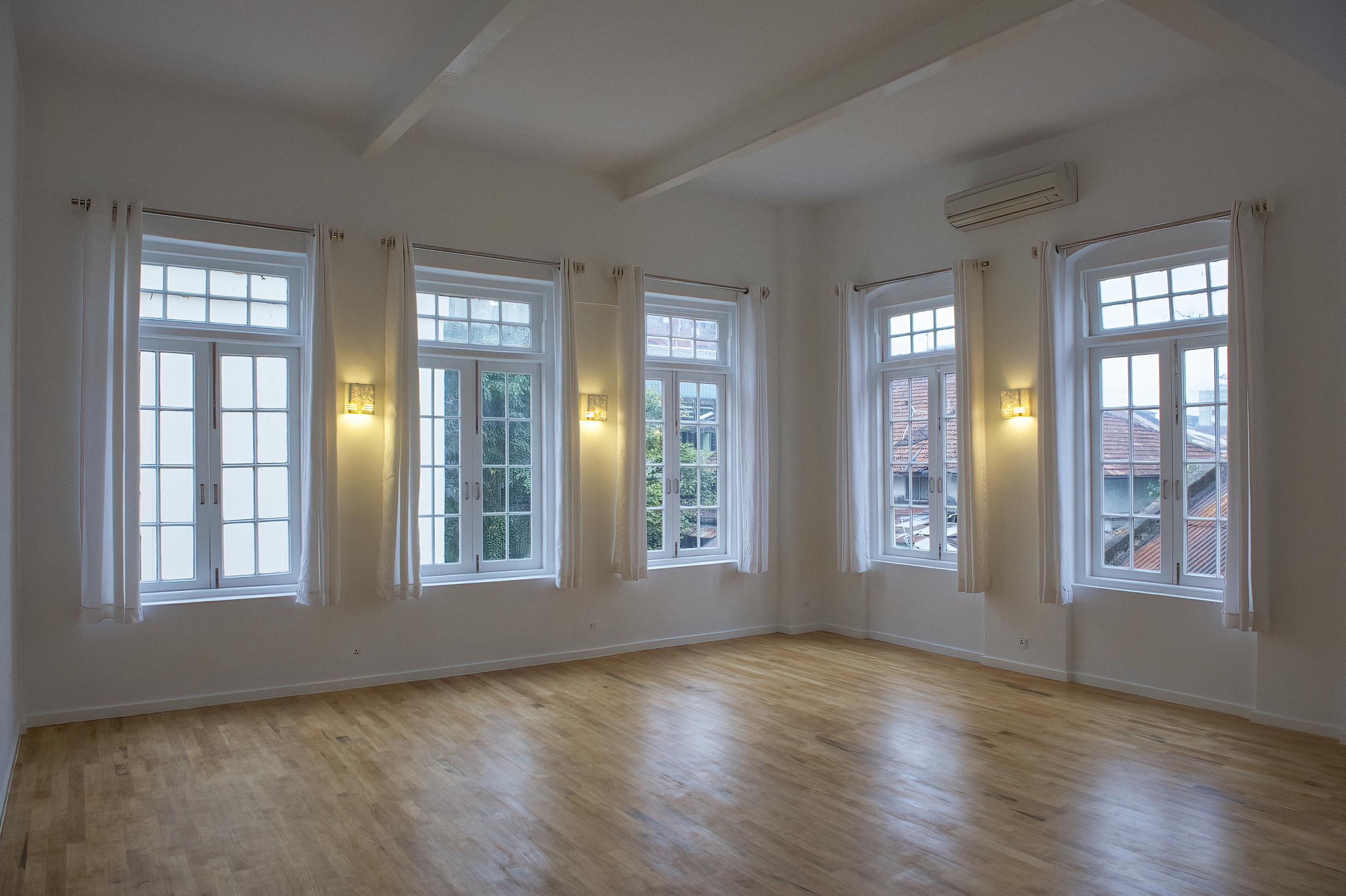 Distracting, Messy, View