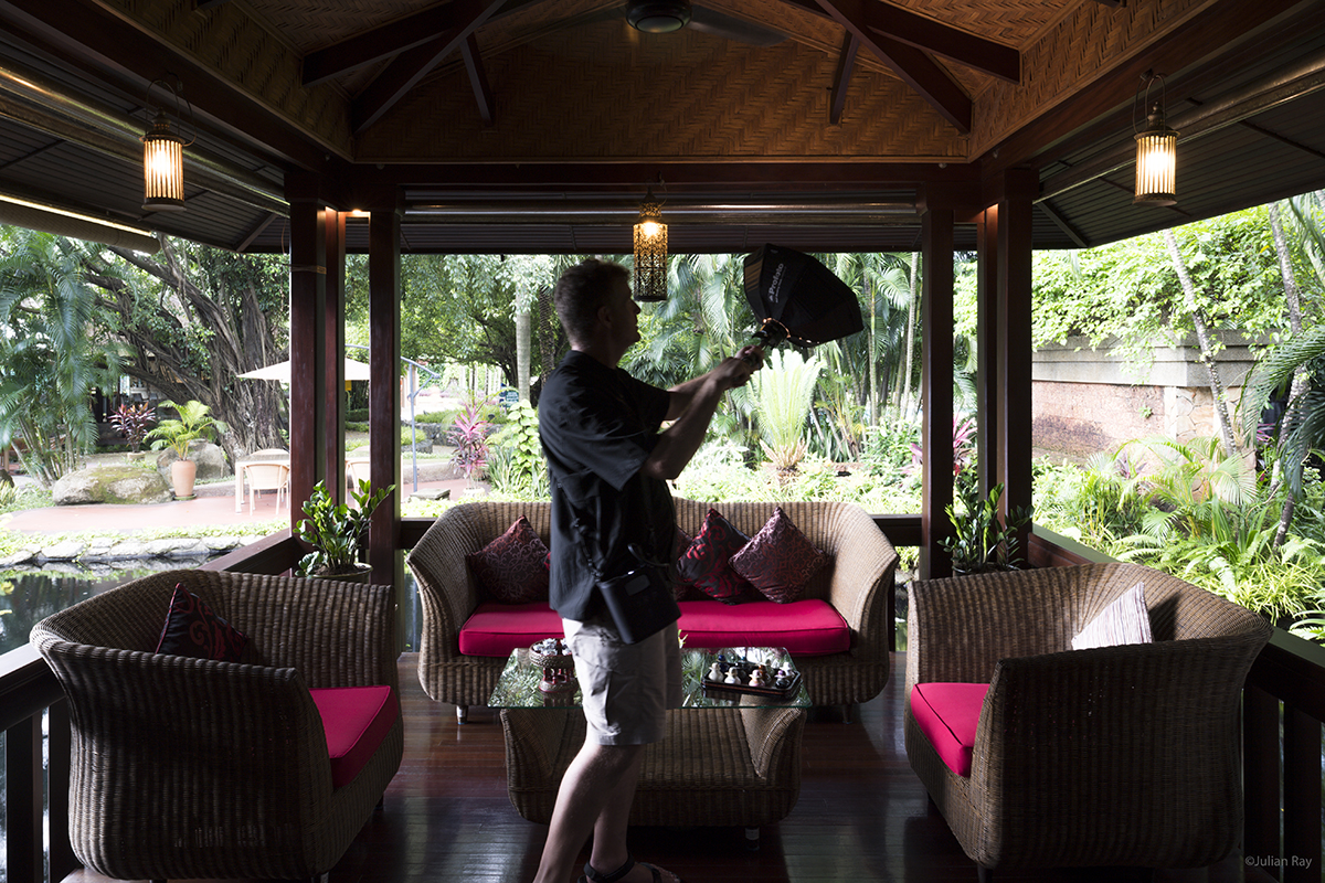 Hot, Glare, Dark, Messy Feeling Space