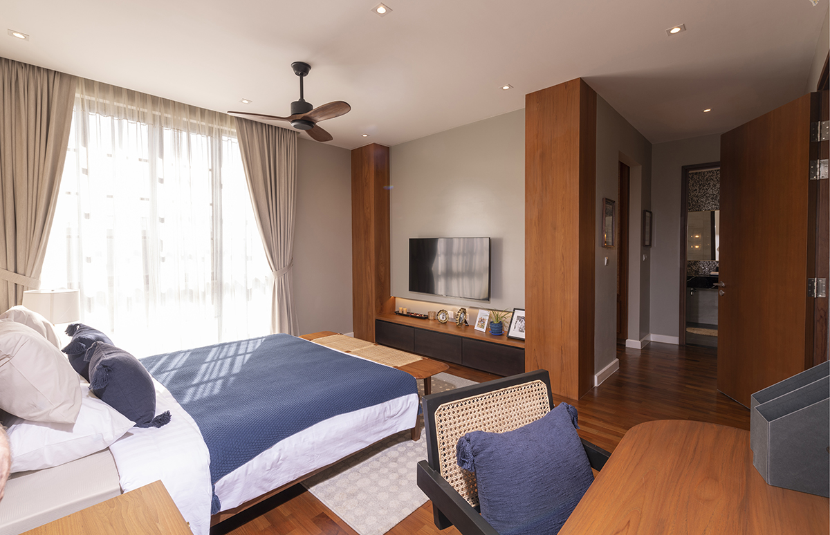 Cramped, Dark, Dull.